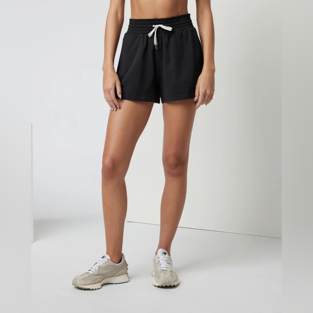 Vuori Boxy Halo Shorts Small Black